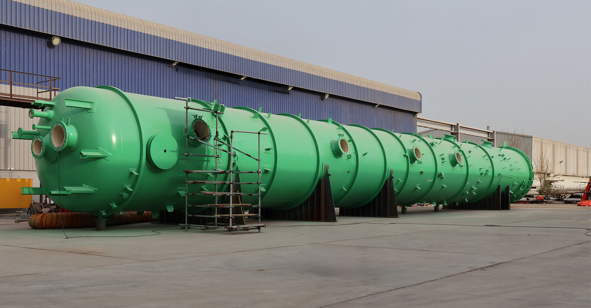 Replacement of cold stripping column at Das Island
